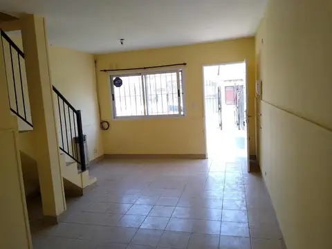 Depto Tipo Casa 3 ambientes con 1 baño