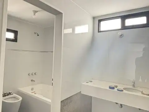 Casa en Alquiler con 1 cochera