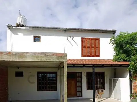 13 bis y 668. Casa de 3 AMBIENTES en Alquiler, Villa Garibaldi, La Plata.