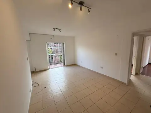 Departamento en Alquiler en Bernal, $ 850.000