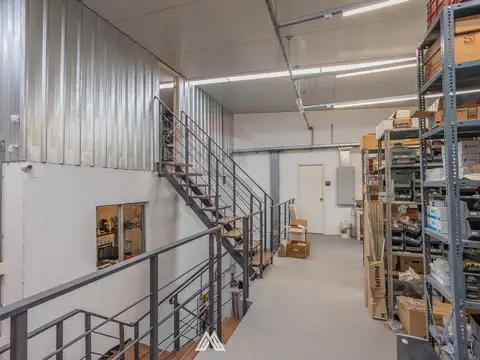 Venta depósito oficinas y local comercial Pocitos