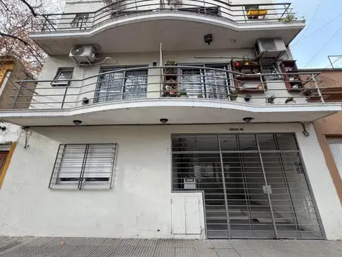 Hermoso departamento de 2 ambientes en PB con Patio y Jardín