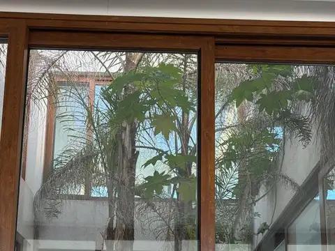 Casa 6 ambientes con 5 baños