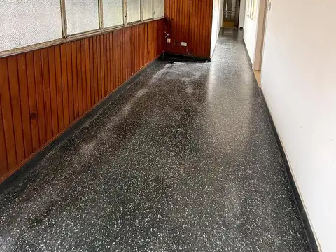 Casa 5 ambientes con 1 baño