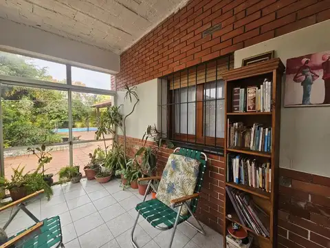 Casa 5 ambientes con 2 baños