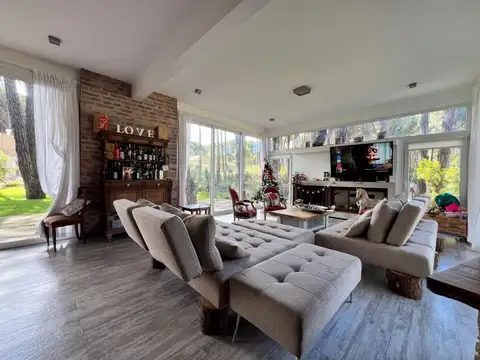 Casa en Venta en Carilo, USD 690.000