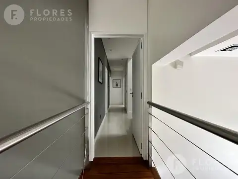 Casa 6 ambientes con 4 baños