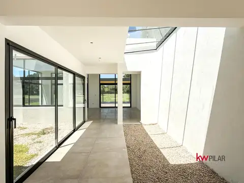 Casa 6 ambientes con 4 baños