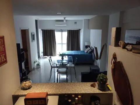 Departamento al frente con balcón