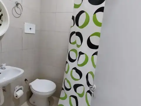 MONOAMBIENTE, BAÑO CON DUCHA Y COCINA KITCHENETTE