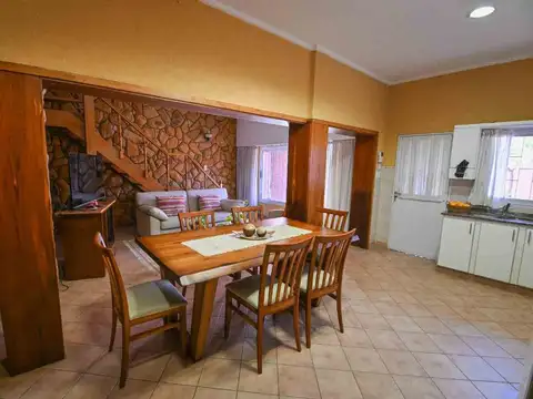 CASA EN VENTA 3 DORMITORIOS CON COCHERA