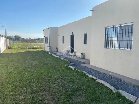 CASA QUINTA 4 DORMITORIOS Y PILETA  - PARADA ROBLES