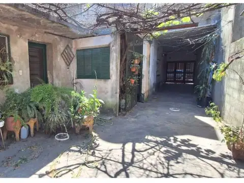 A metros de Av. San Martín al 5000 - Olegario Andrade 1027