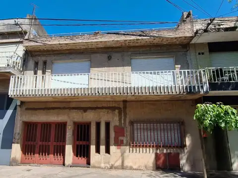 A metros de Av. San Martín al 5000 - Olegario Andrade 1027