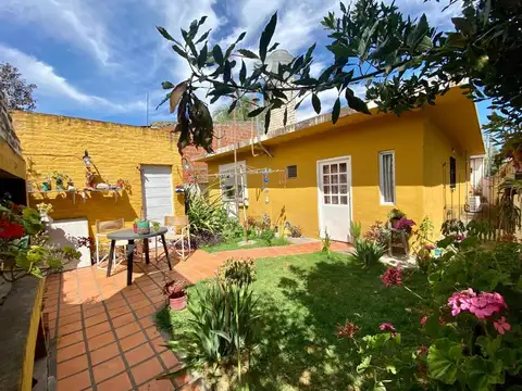 Casa con local en venta en Escobar    ID 971