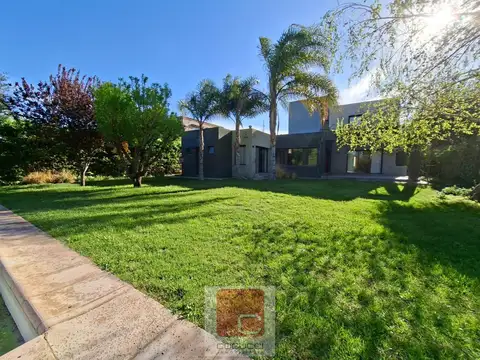 Casa en Venta en Villa Nueva de Guaymallen, Guaymallén