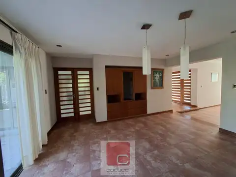 Casa en Venta con 4 cocheras