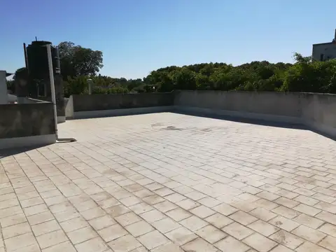 VENTA. Casa PA de 2 dormitorios con terraza exclusiva.