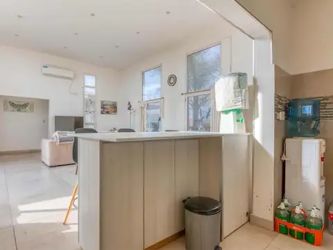 Casa en Venta con 6 cocheras