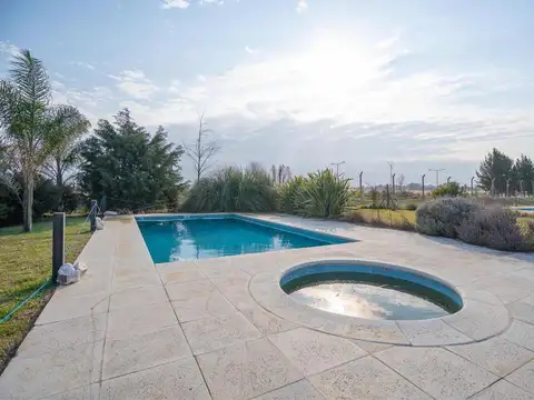 Hermosa casa en venta area 12 San Sebastian Pilar