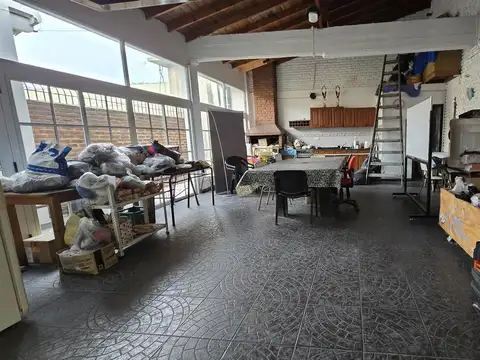 Galpón en Lomas De Zamora, galpón en esquina, uso comercial, uso educativo, galpón en zona sur