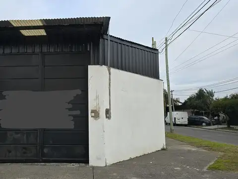 Galpón en Lomas De Zamora, galpón en esquina, uso comercial, uso educativo, galpón en zona sur