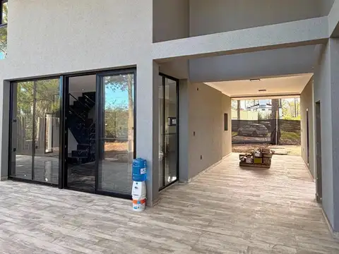 Casa en Venta con 6 cocheras