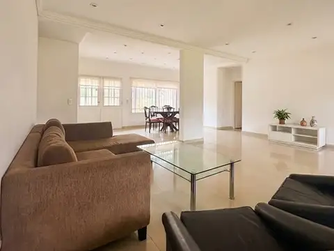 Casa 5 ambientes con 3 baños