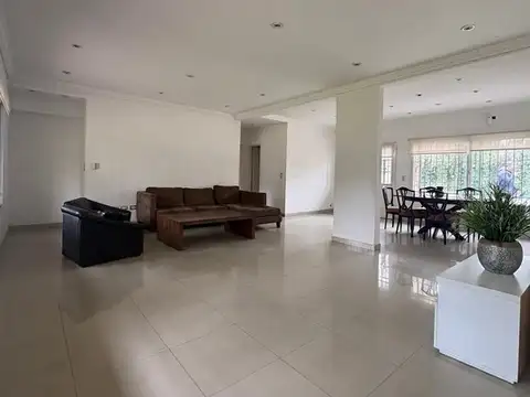 Casa en Venta en Barrio Parque Leloir, USD 235.000