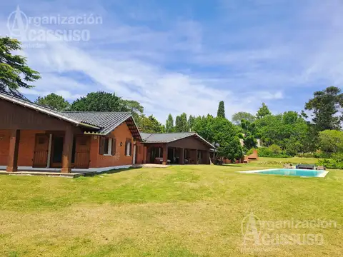 Casa 10 ambientes con 4 baños
