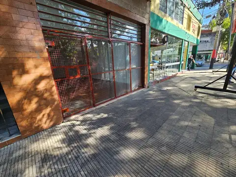 Local con baño privado Entre Ríos 3414 en venta!!