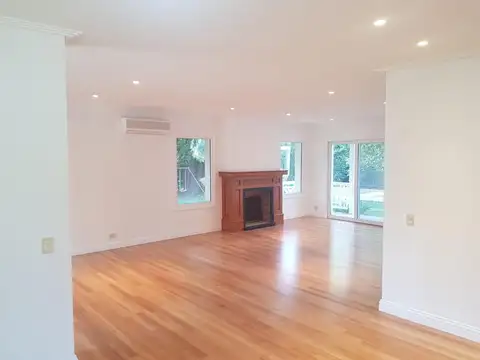 Casa en Alquiler con 7 cocheras