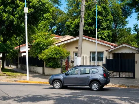 EN VENTA EN CIUDAD JARDIN CHALET DE 3 AMBIENTES HECHO A NUEVO, CUENTA CON COCHERA - FICHA 5967