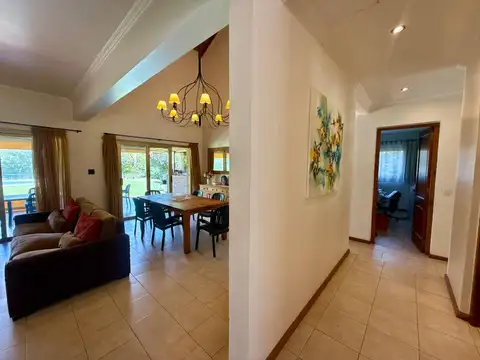 Casa 4 ambientes con 4 baños