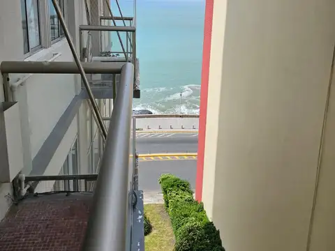 Venta 2 Amb. C/Balcón saliente. Vista lateral al mar