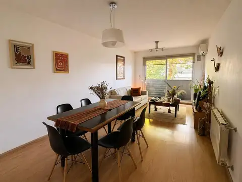 VENTA - DEPARTAMENTO DE DOS DORMITORIOS CON COCHERA - LOURDES