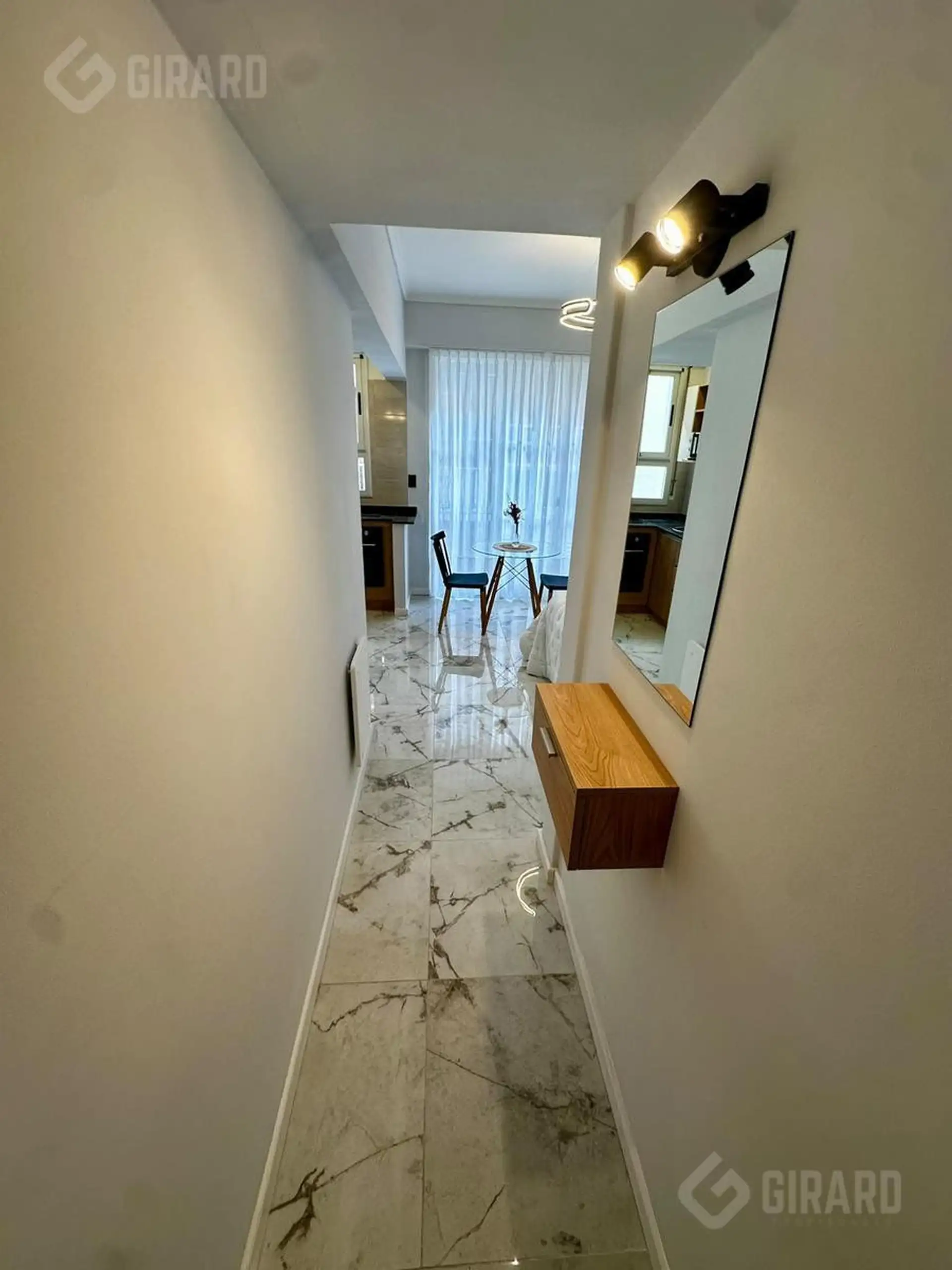 Venta Departamento 1 ambiente con balcón en zona torreo. Reciclado y Amoblado