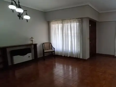 Casa 6 ambientes con 3 baños