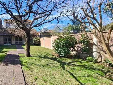 VENTA CASA 6 AMBIENTES QUILMES QUINCHO Y PARQUE
