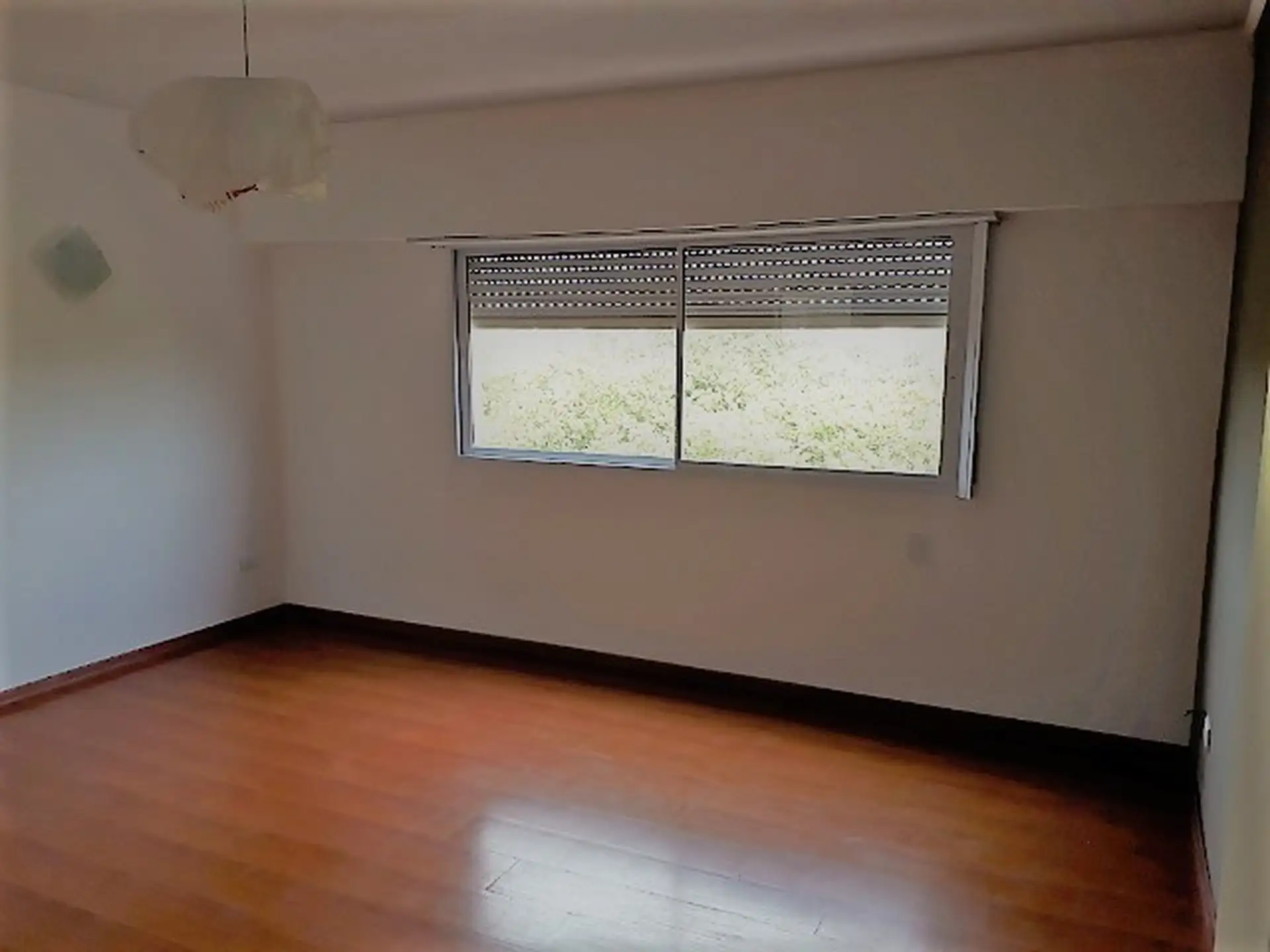 Departamento de 3 amb a la calle con vista abierta frente a la plaza
