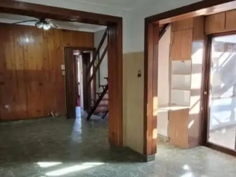 Casa 5 ambientes con 2 baños