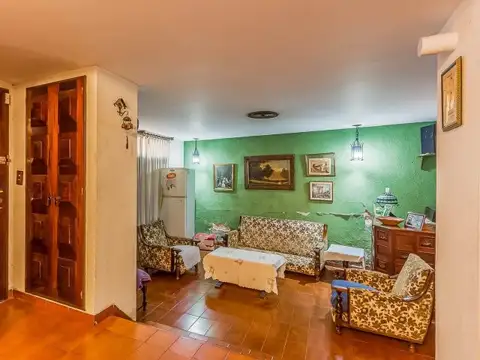 Venta Casa. 6 amb. Zona Río de Janeiro y Av. Rivadavia.