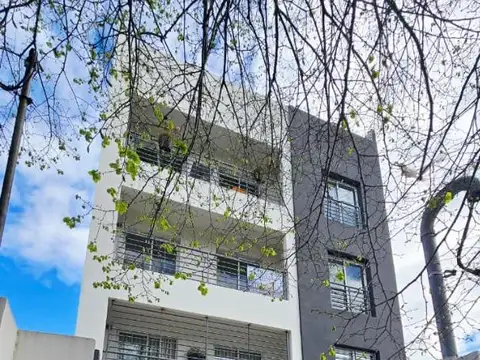 Departamento ,alquiler 2 amb.c/terraza , villa luzuriaga.-