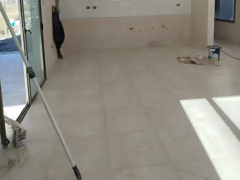 Casa 2 ambientes con 2 baños