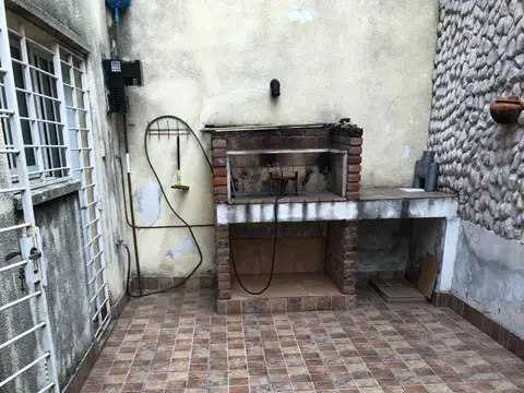 Casa 4 ambientes con 1 baño
