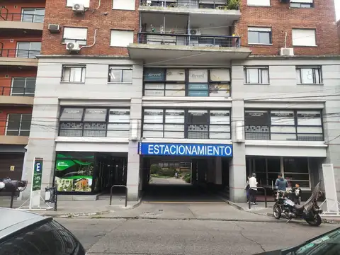 Cochera en Venta en Morón sobre Av. Rivadavia