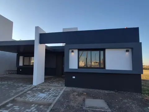 CASA 2 DORMITORIOS Y PILETA EN CAMPOS MANANTIALES