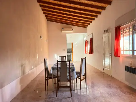 Casa 4 ambientes con 2 baños