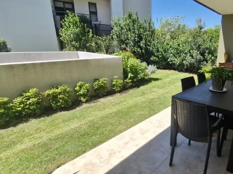 Departamento 6 ambientes con 2 baños