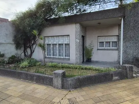 VENTA CASA 3 AMBIENTES HAEDO COCHERA APTO CREDITO